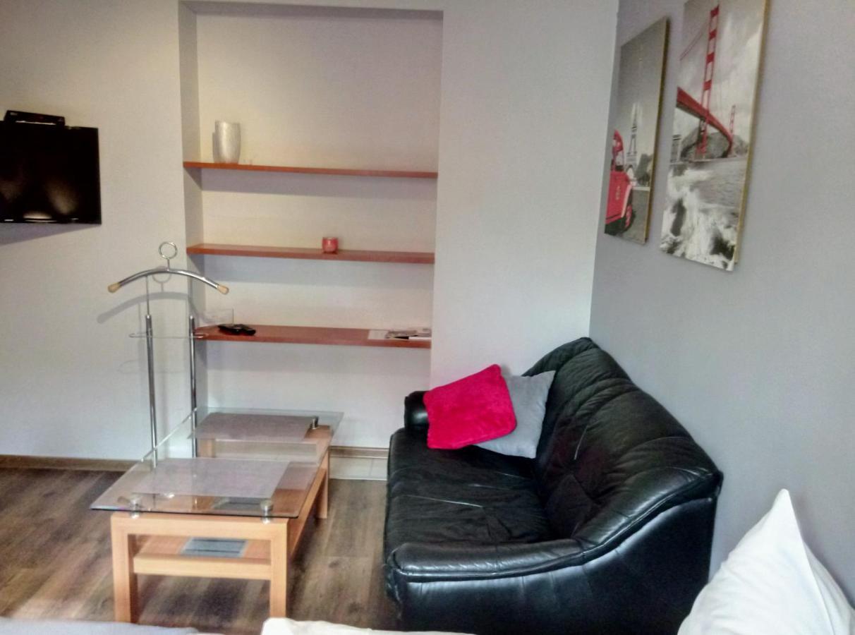 Apartamenty Krzywe Okna Zielona Góra Exterior foto